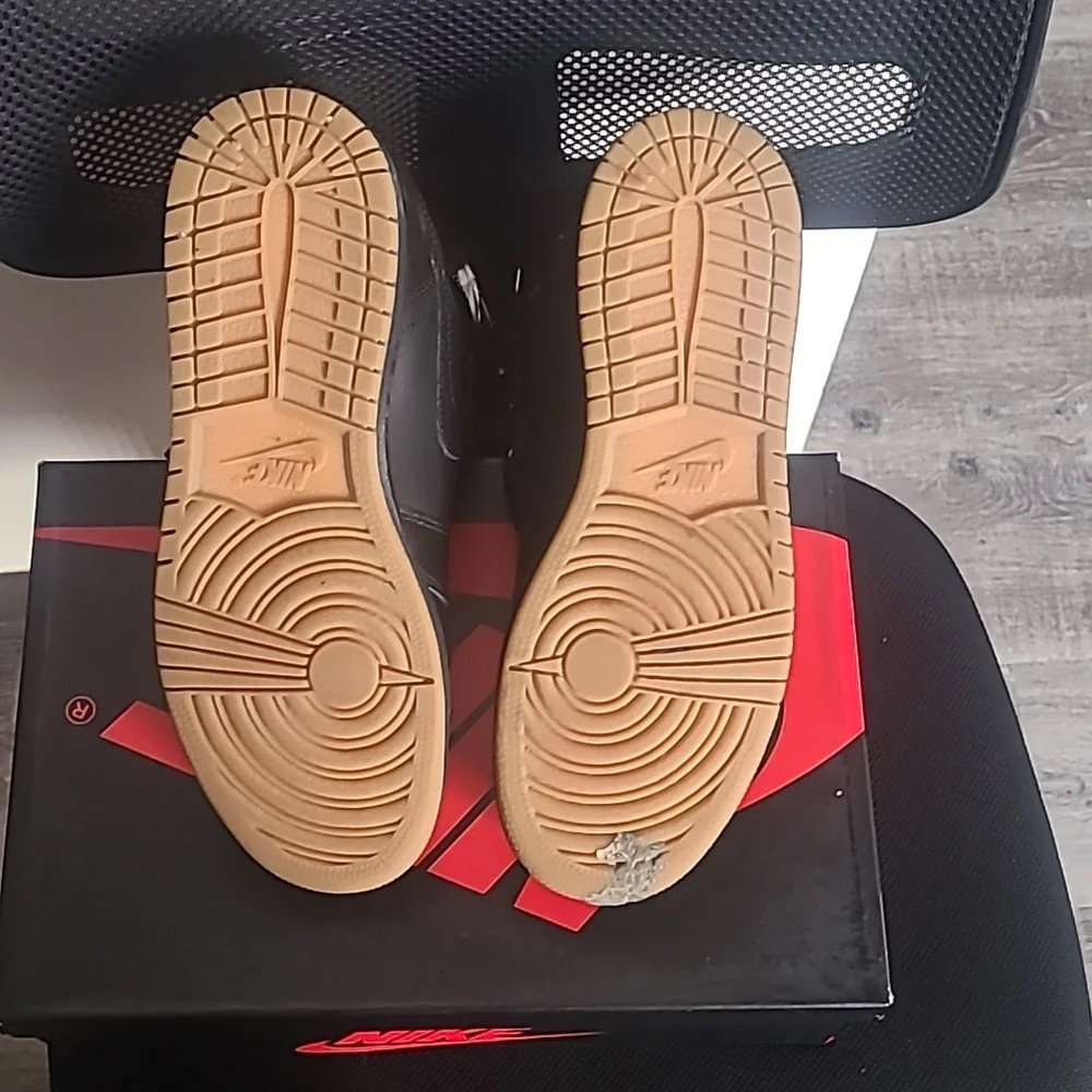 Nike Air Men's Black Sneakers - Picture 3 of 4